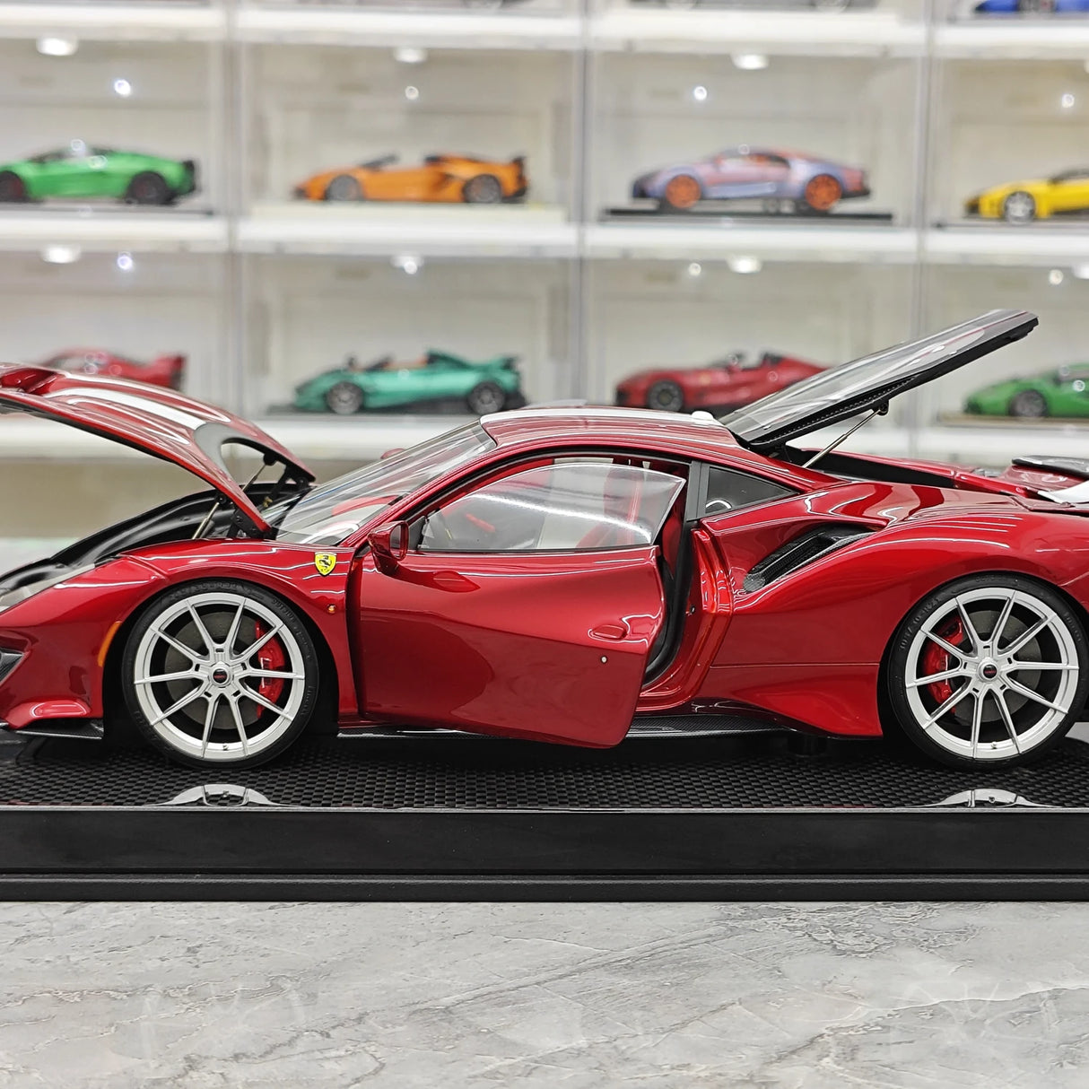 Dino Model Ferrari 2018 488 بيستا سبايدر ريد 1:18 – راتنج نموذجي قابل للجمع