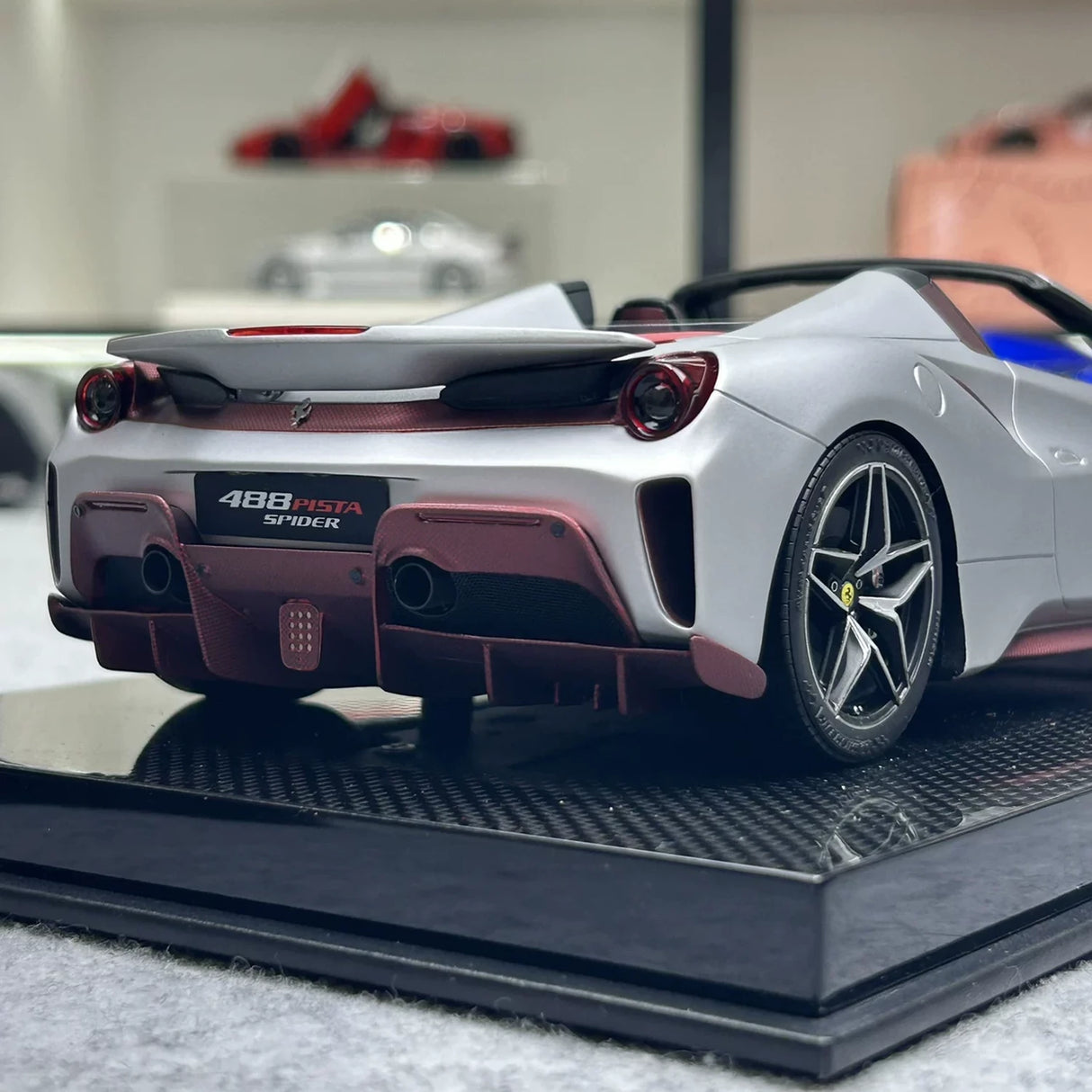 Dino Model Ferrari 2018 488 Pista Spider Silver Red Stripe 1:18 – Collectible Resin Model Resin