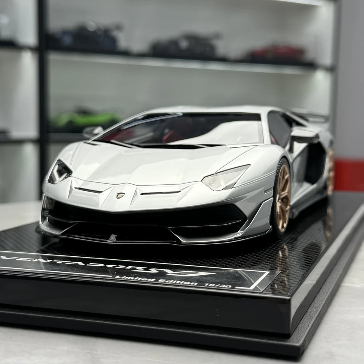 Dino Model Lamborghini 2018 Aventador SVJ كوبيه سيلفر 1:18 – راتنج موديل قابل للجمع