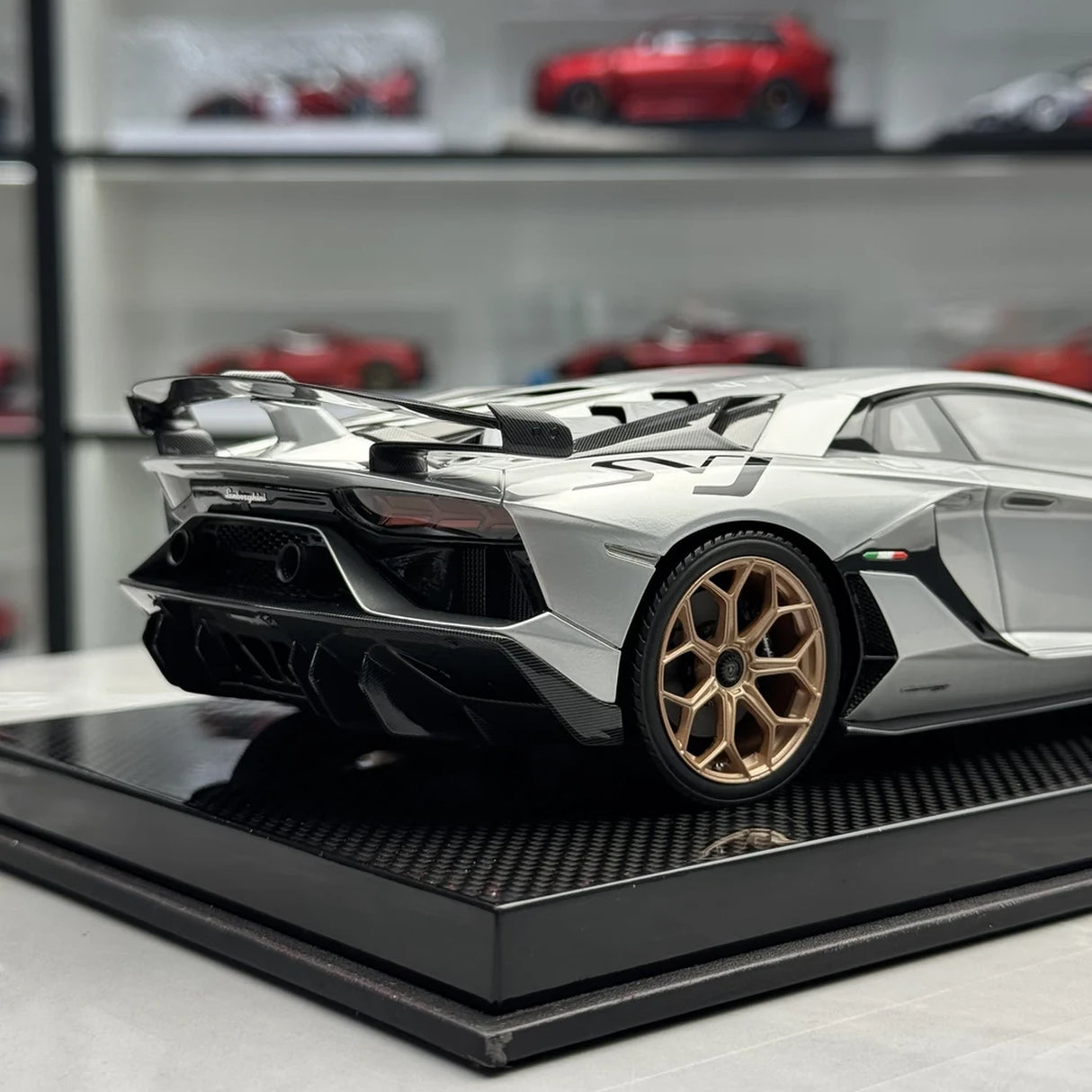 Dino Model Lamborghini 2018 Aventador SVJ كوبيه سيلفر 1:18 – راتنج موديل قابل للجمع