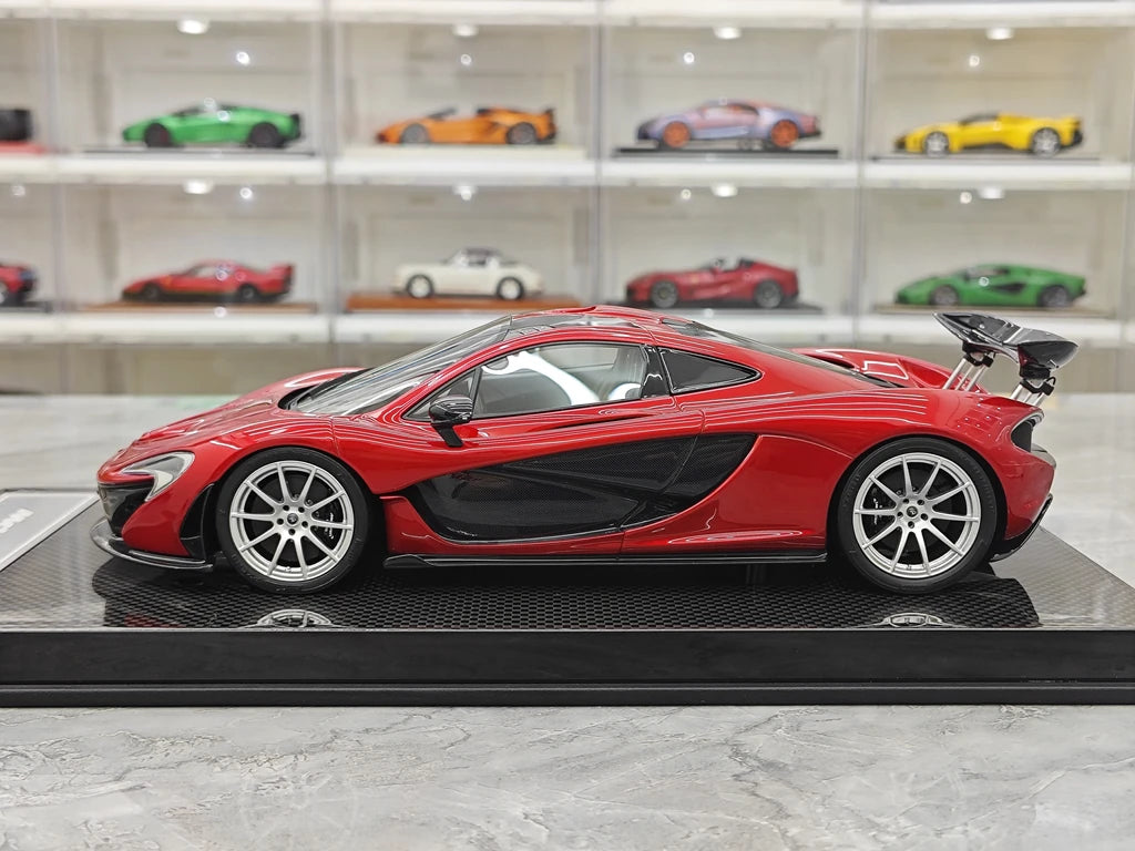 Dino Model McLaren 2013 P1 Volcano Red 1:18 – Resina da collezione in resina modello