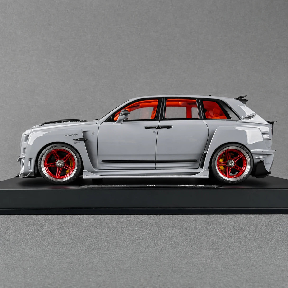 DreamWalkers Rolls-Royce 2018 Cullinan Widebody Glossy Gray 1:18 – Collectible Resin Model Resin