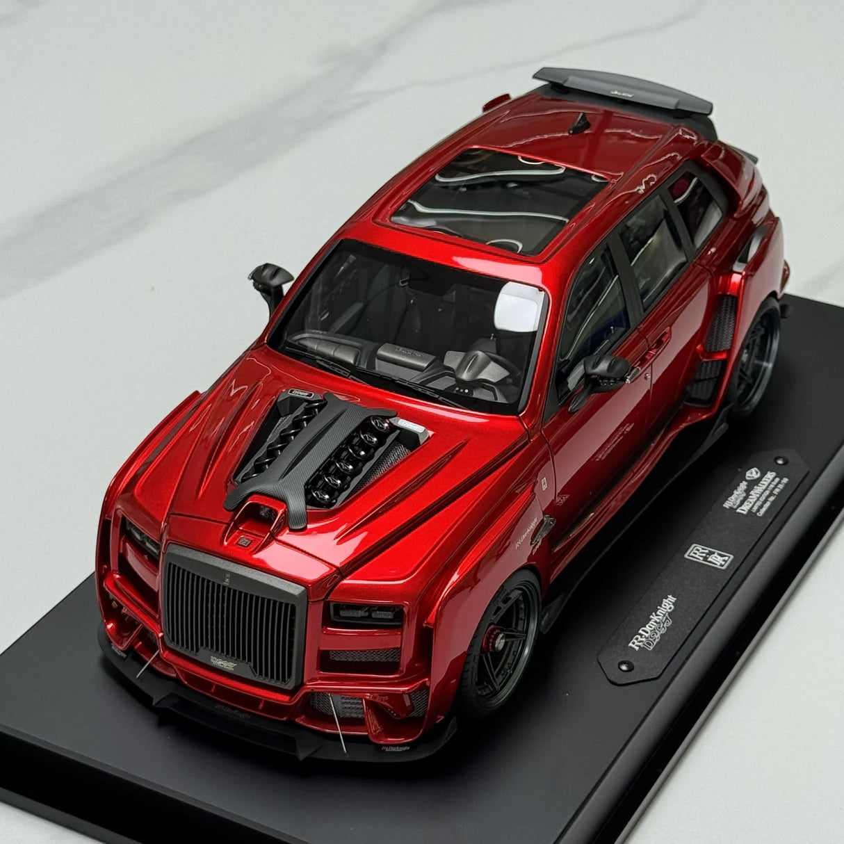 DreamWalkers Rolls-Royce 2018 Cullinan Widebody Glossy Red 1:18 – Collectible Resin Model Resin