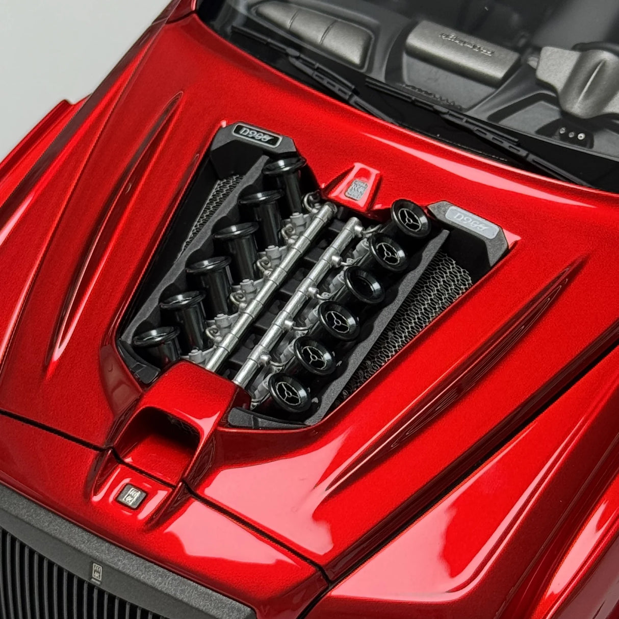 DreamWalkers Rolls-Royce 2018 Cullinan Widebody Glossy Red 1:18 – Collectible Resin Model Resin