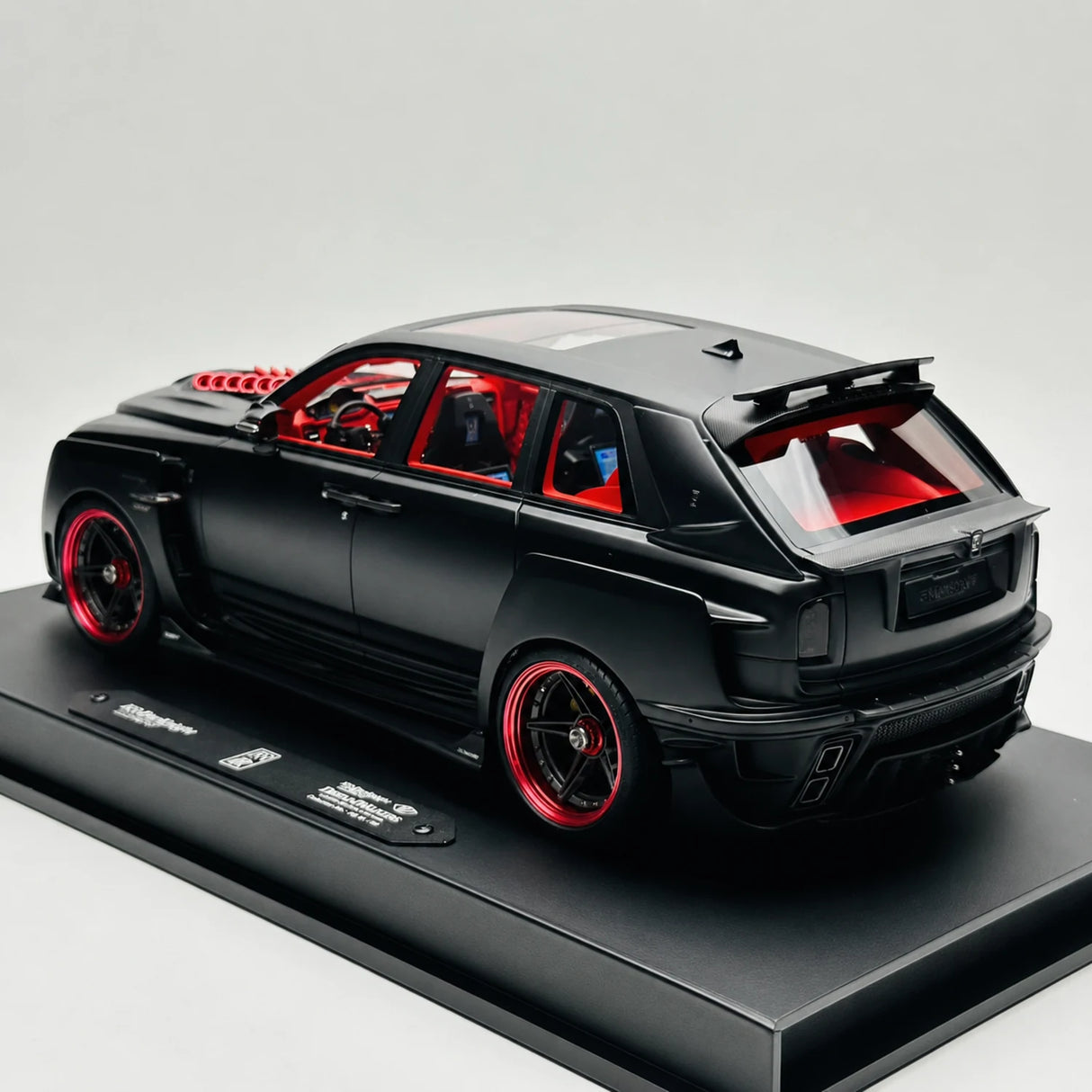 DreamWalkers Rolls-Royce 2018 Cullinan Widebody Matte Black 1:18 – Collectible Resin Model Resin