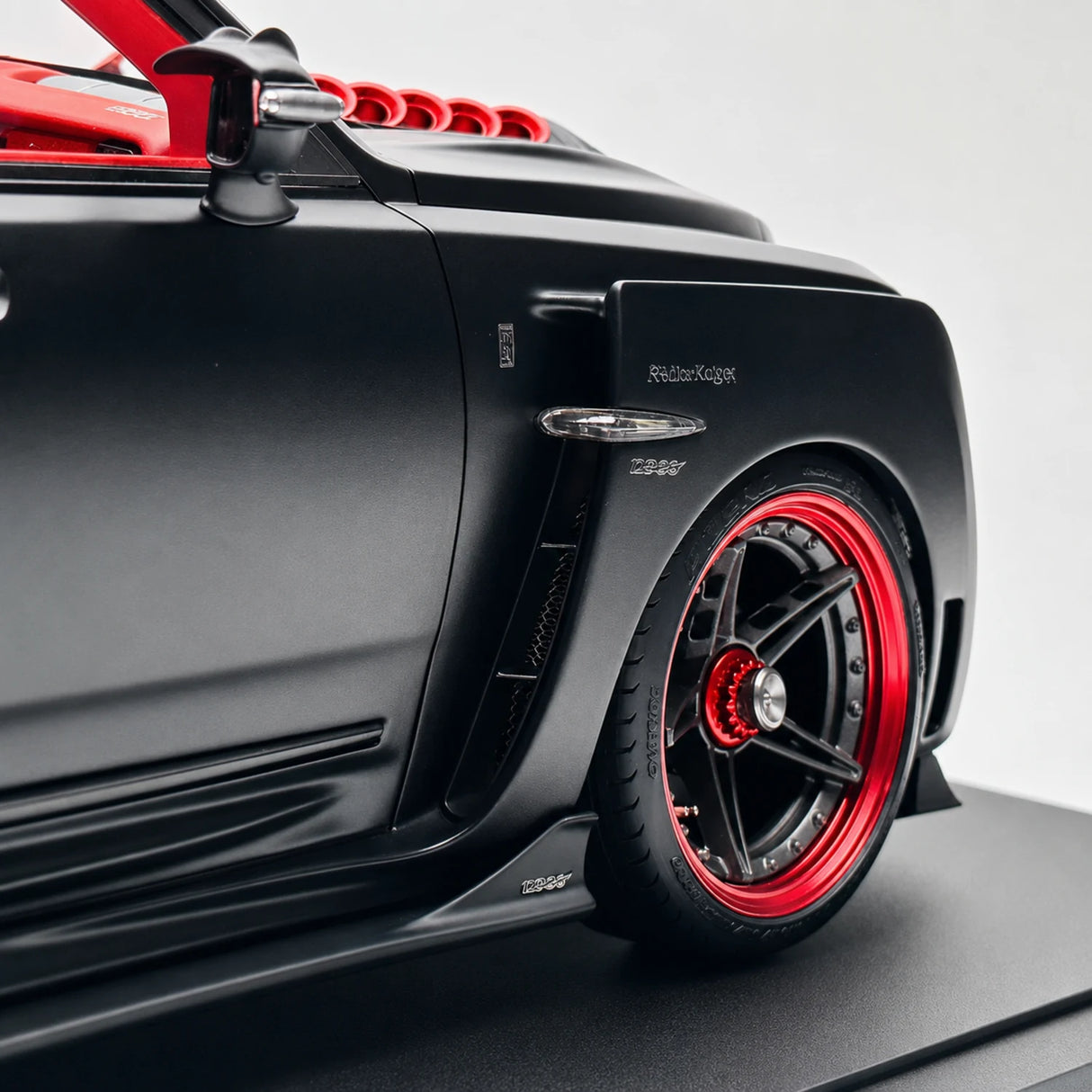 DreamWalkers Rolls-Royce 2018 Cullinan Widebody Matte Black 1:18 – Collectible Resin Model Resin