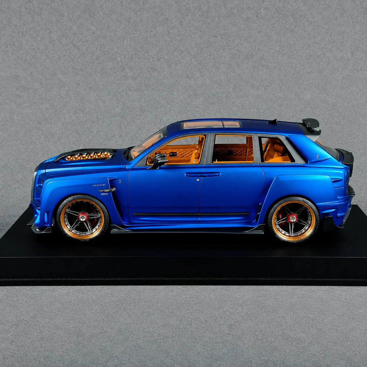 DreamWalkers Rolls-Royce 2018 Cullinan Widebody Matte Blue 1:18 – Collectible Resin Model Resin