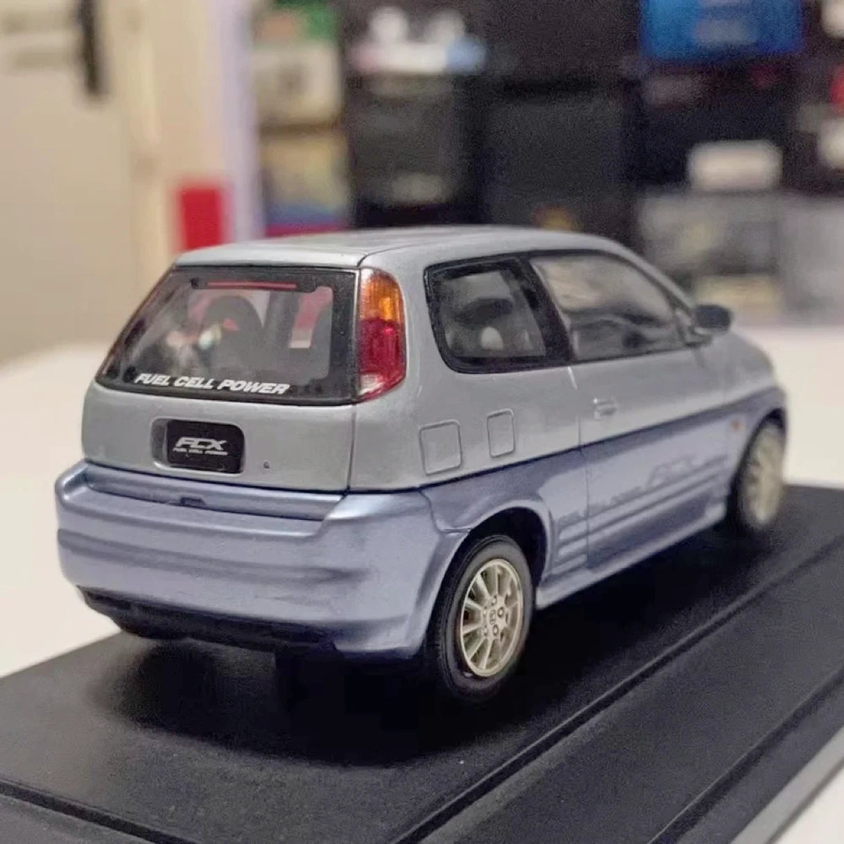 EBBRO Honda 1999 FCX Blue 1:43 – Collectible Diecast Model Die-Cast