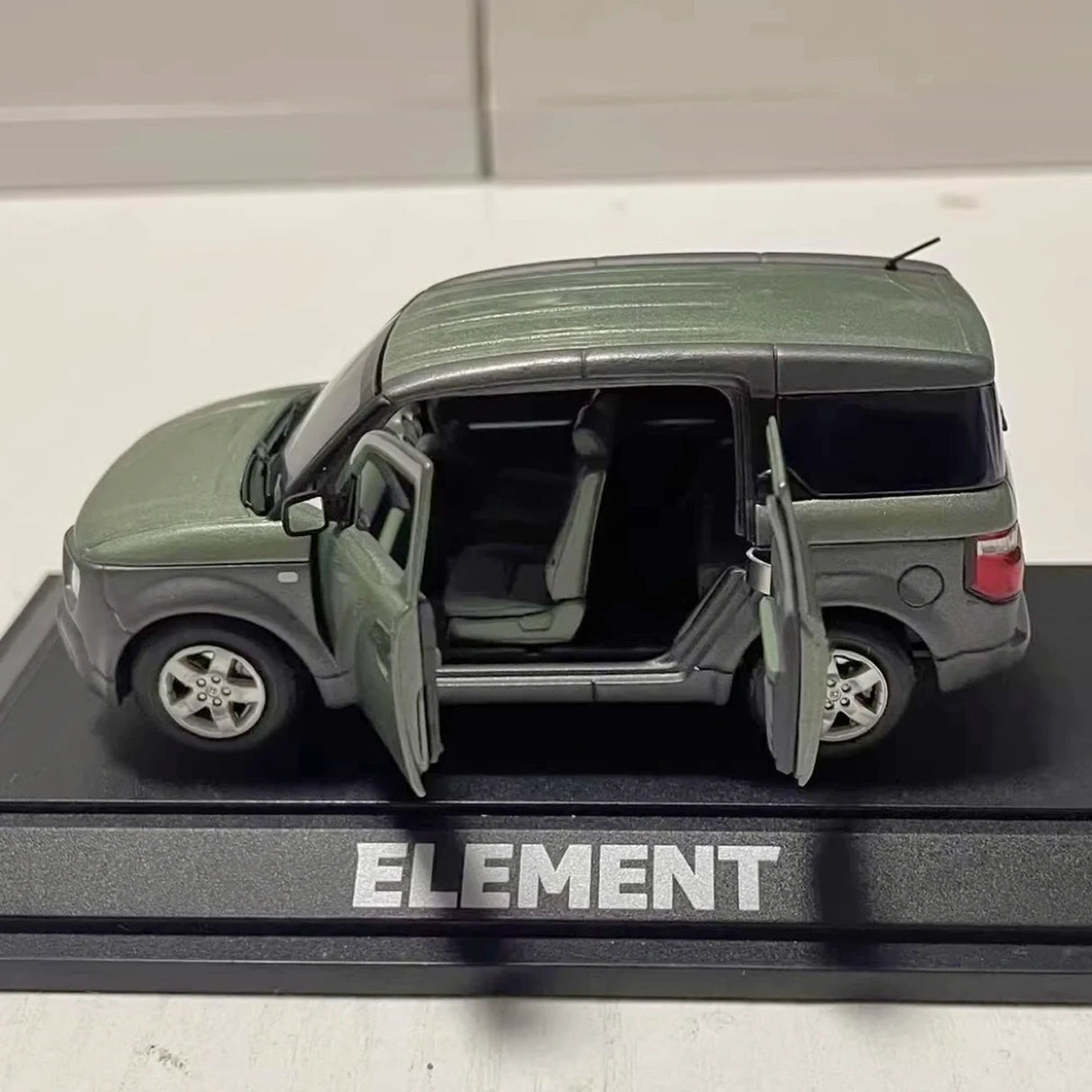 EBBRO Honda 2003 Element YH2 Green 1:43 – Collectible Diecast Model Die-Cast