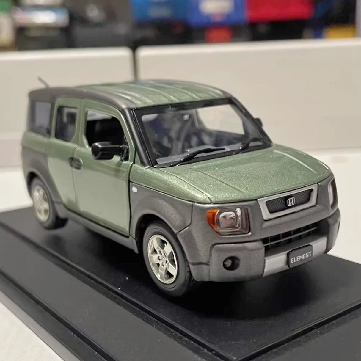 EBBRO Honda 2003 Element YH2 Green 1:43 – Collectible Diecast Model Die-Cast