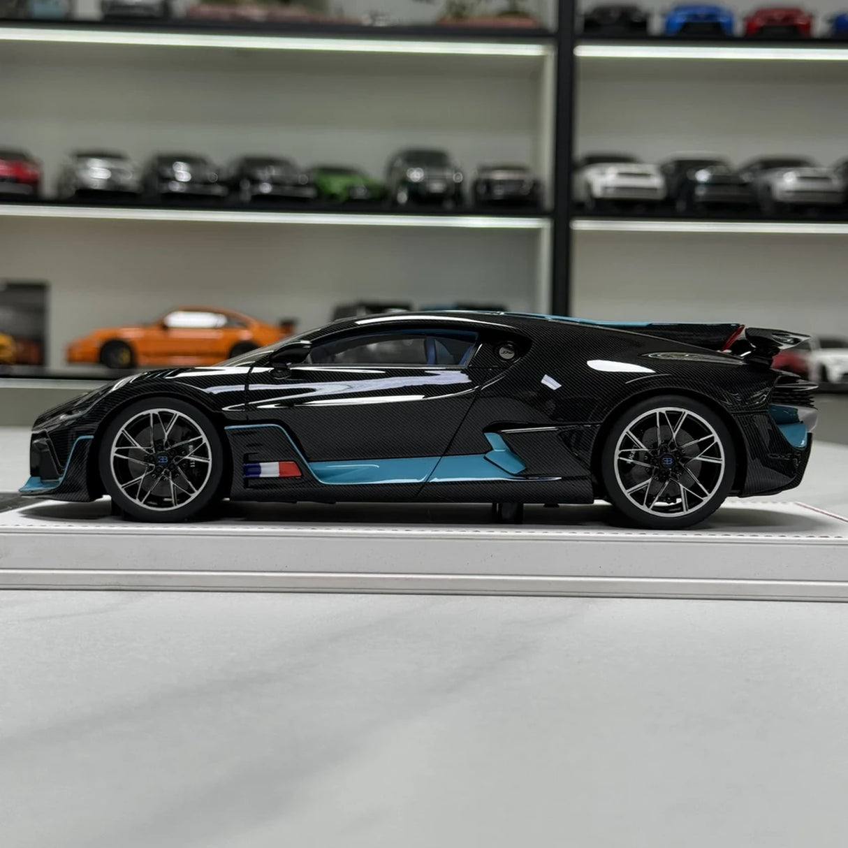 F.C Model Bugatti 2019 Divo Black 1:18 – Resina de Modelo de Resina de Colección