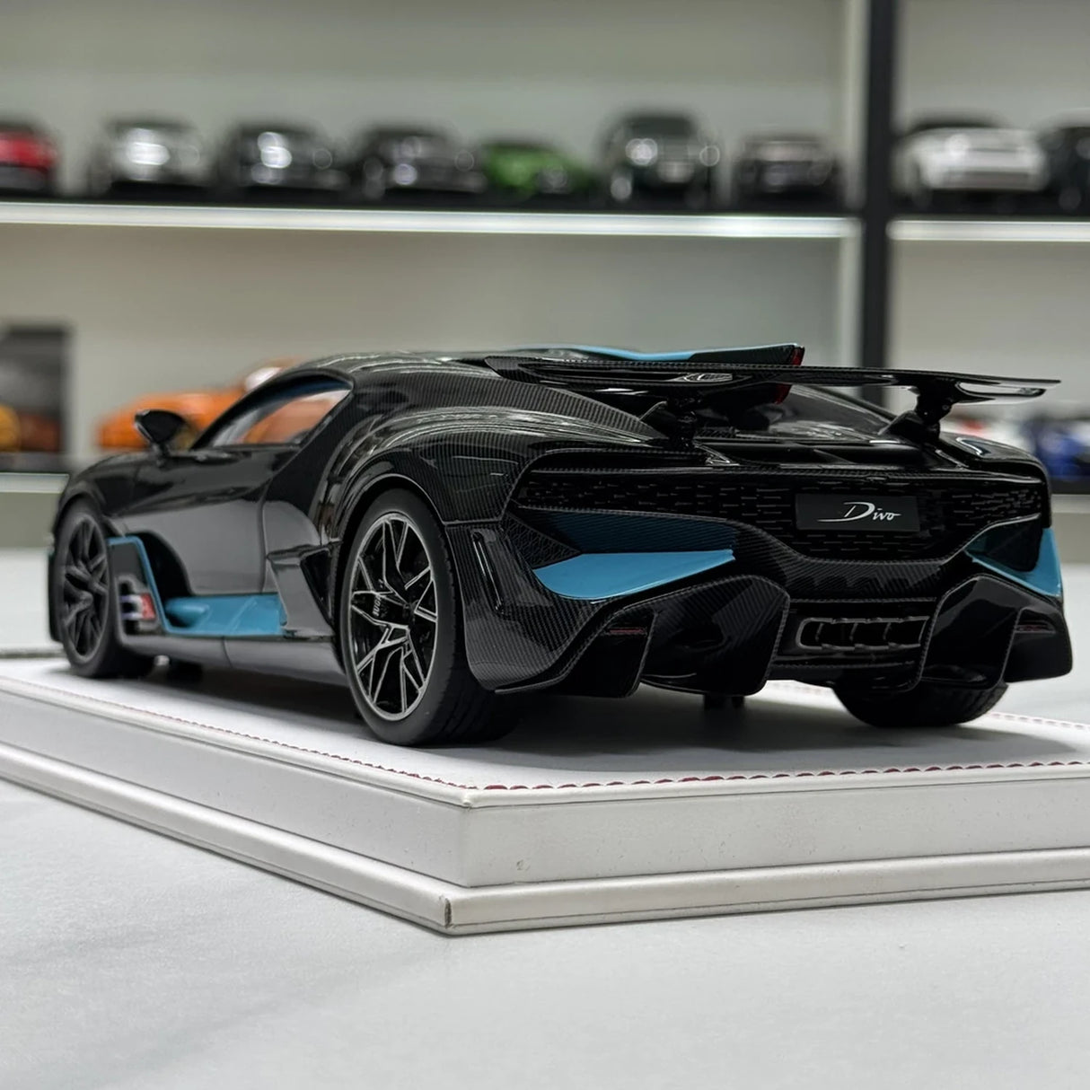 F.C Model Bugatti 2019 Divo Black 1:18 – Resina de Modelo de Resina de Colección