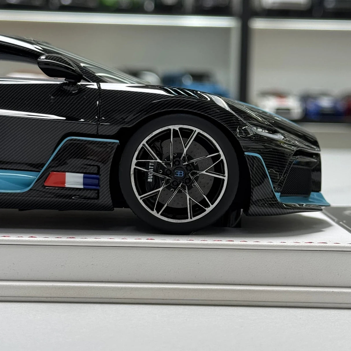 F.C Model Bugatti 2019 Divo Black 1:18 – Resina de Modelo de Resina de Colección