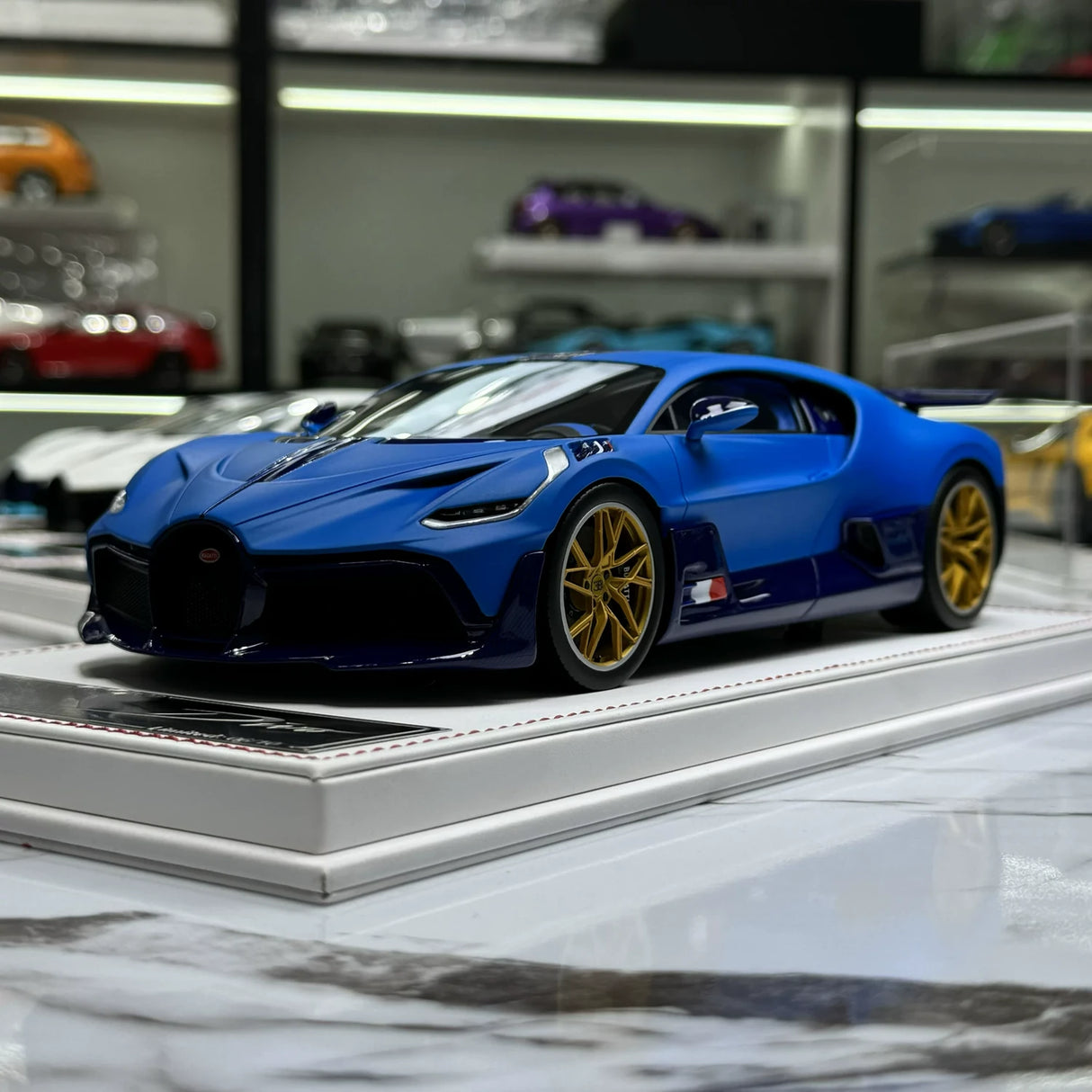 F.C Malli Bugatti 2019 Divo Blue 1:18 – keräilyhartsimallihartsi