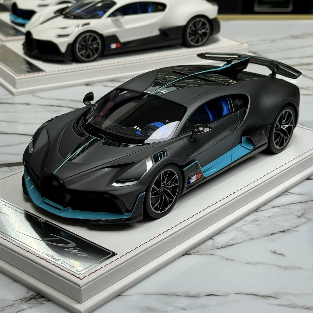 F.C Model Bugatti 2019 Divo Gray 1:18 – Keräilyhartsimalli