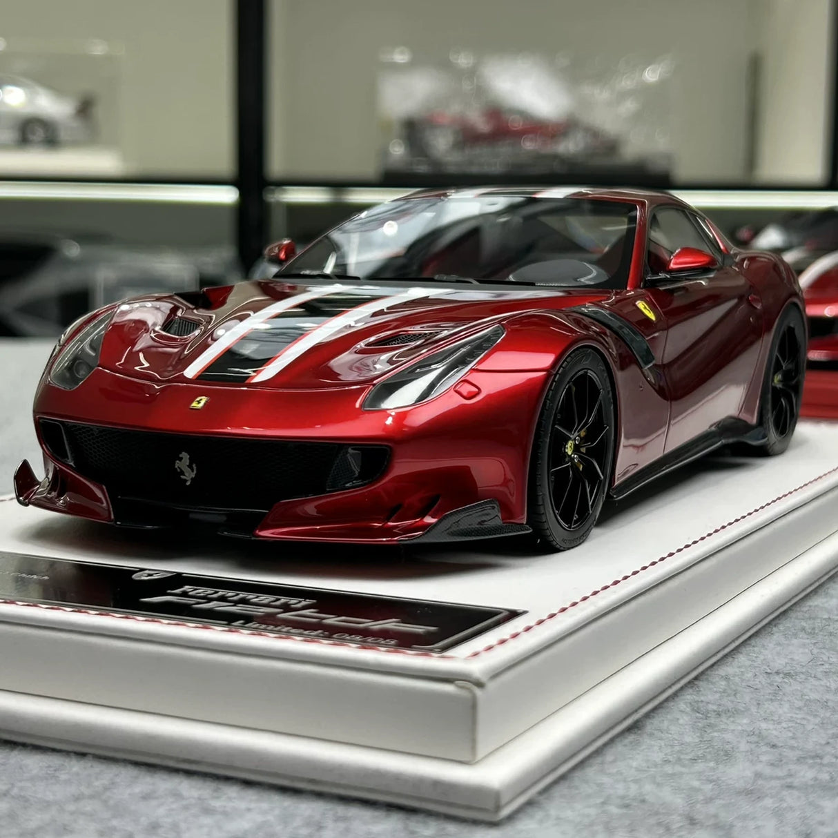 F.C Model Ferrari 2015 F12tdf Metal Rojo Negro Blanco 1:18 – Resina Modelo de Colección