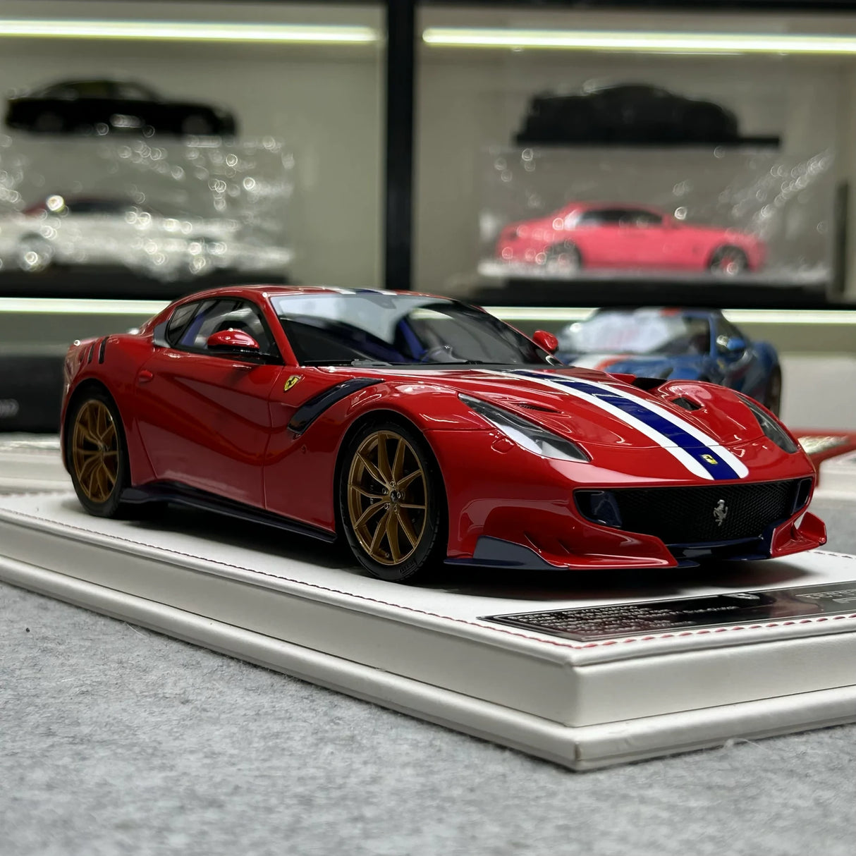F.C Model Ferrari 2015 F12tdf Striscia Rossa, Blu Bianca 1:18 – Resina Modello in Resina da collezione