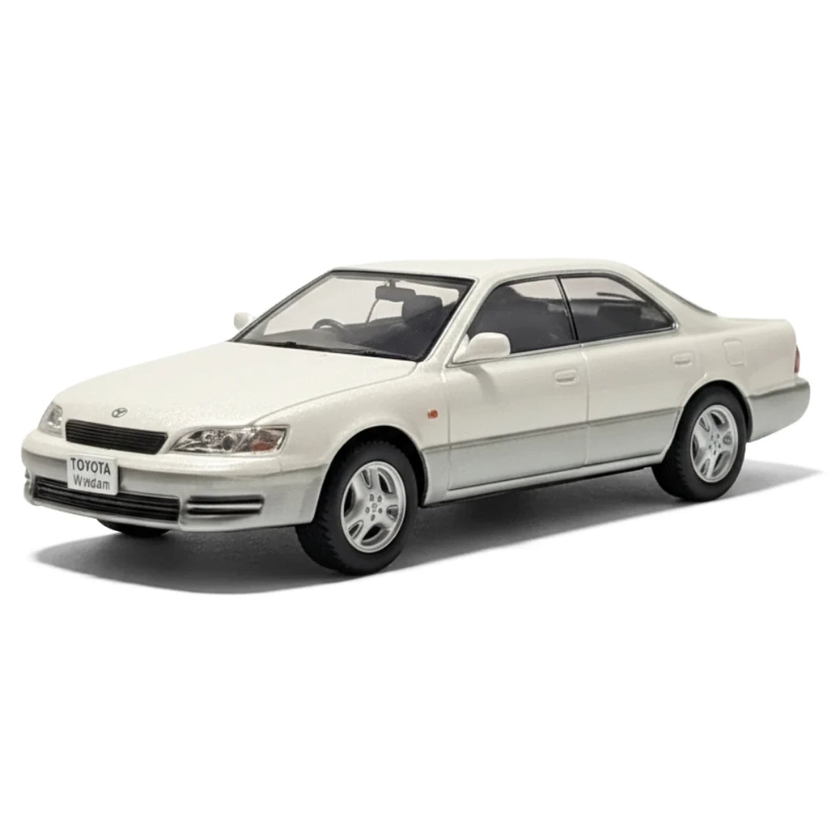First Toyota 1991 Windom VCV10 White 1:43 – Collectible Diecast Model Die-Cast