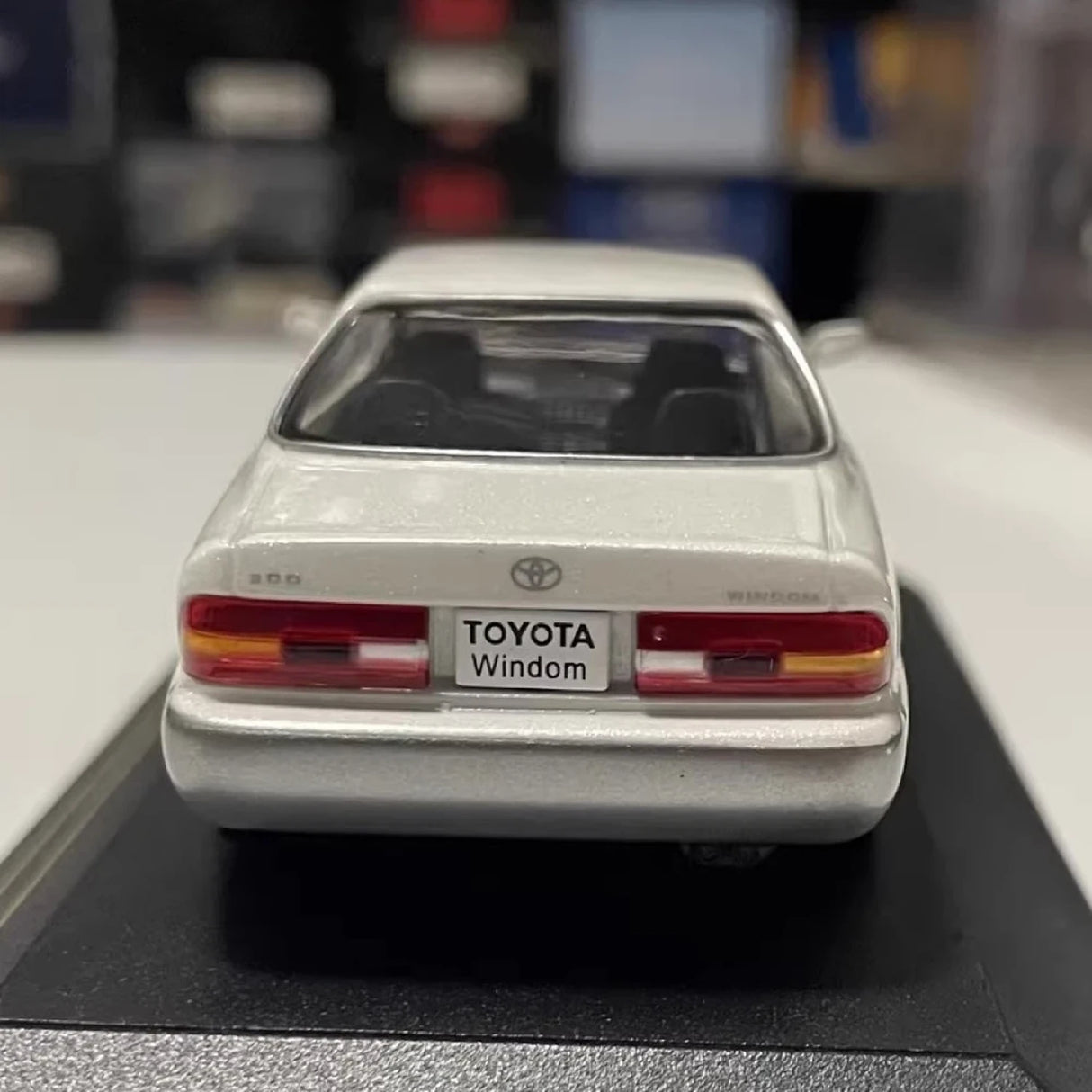 First Toyota 1991 Windom VCV10 White 1:43 – Collectible Diecast Model Die-Cast