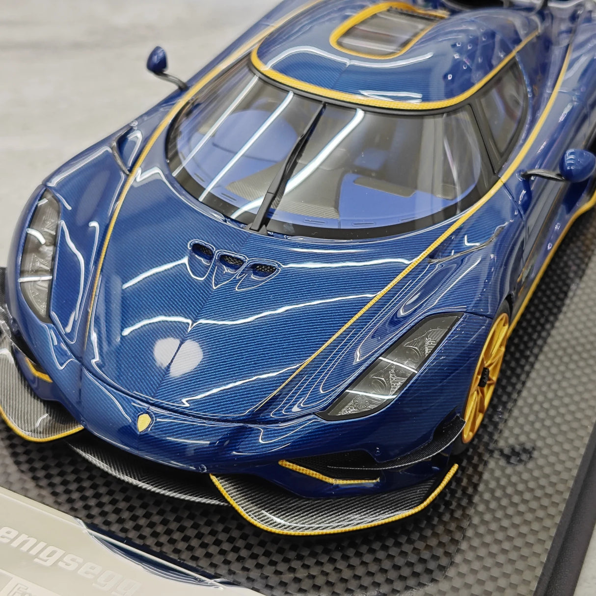 FrontiArt Koenigsegg 2016 Regera Blue-Tinted Carbon 1:18 – Collectible Resin Model Resin