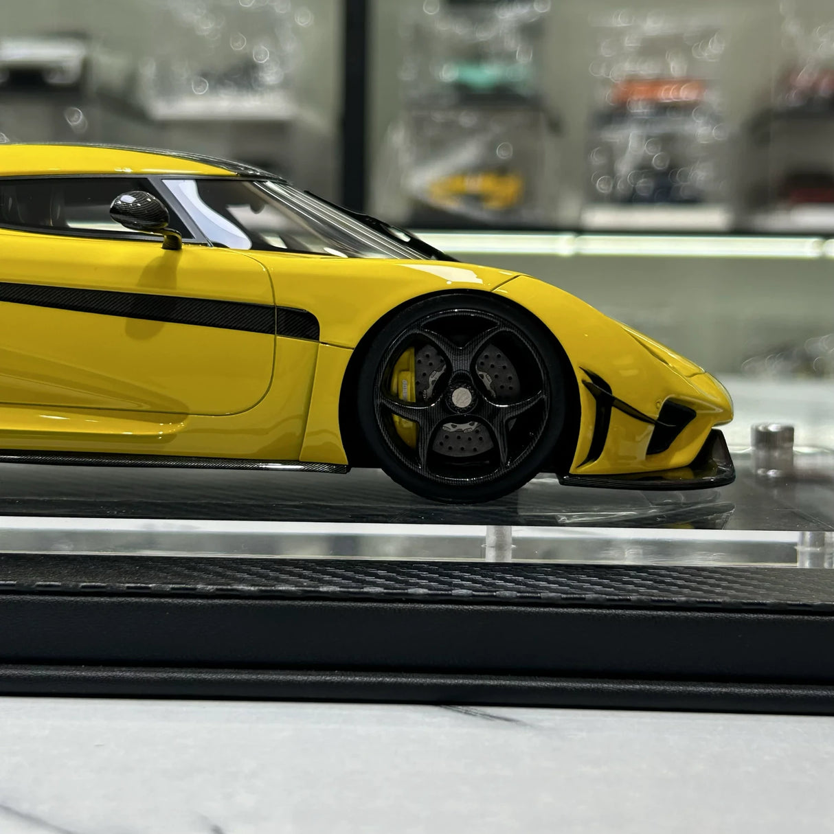 FrontiArt Koenigsegg 2016 Regera Yellow 1:18 – Collectible Resin Model Resin
