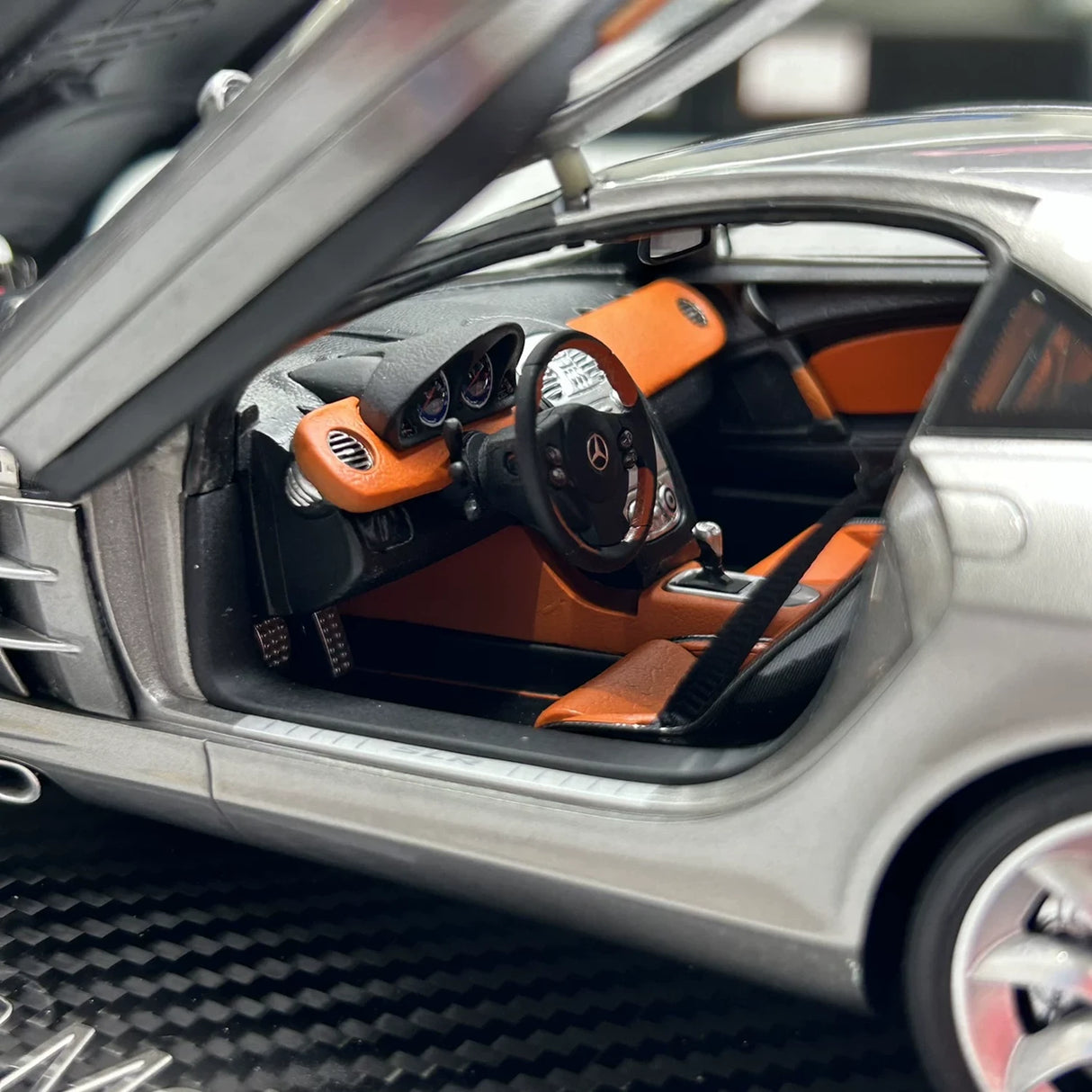 FrontiArt Mercedes-Benz 2003 SLR McLaren Silver 1:18 – Keräilyhartsimallihartsi