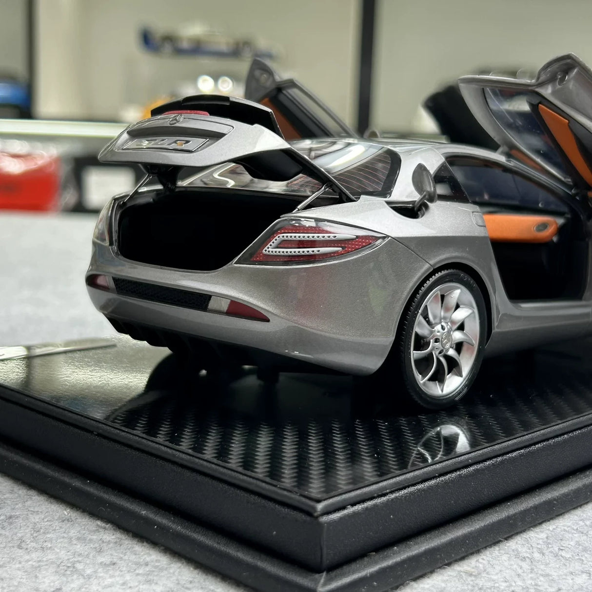 FrontiArt Mercedes-Benz 2003 SLR McLaren Silver 1:18 – Keräilyhartsimallihartsi