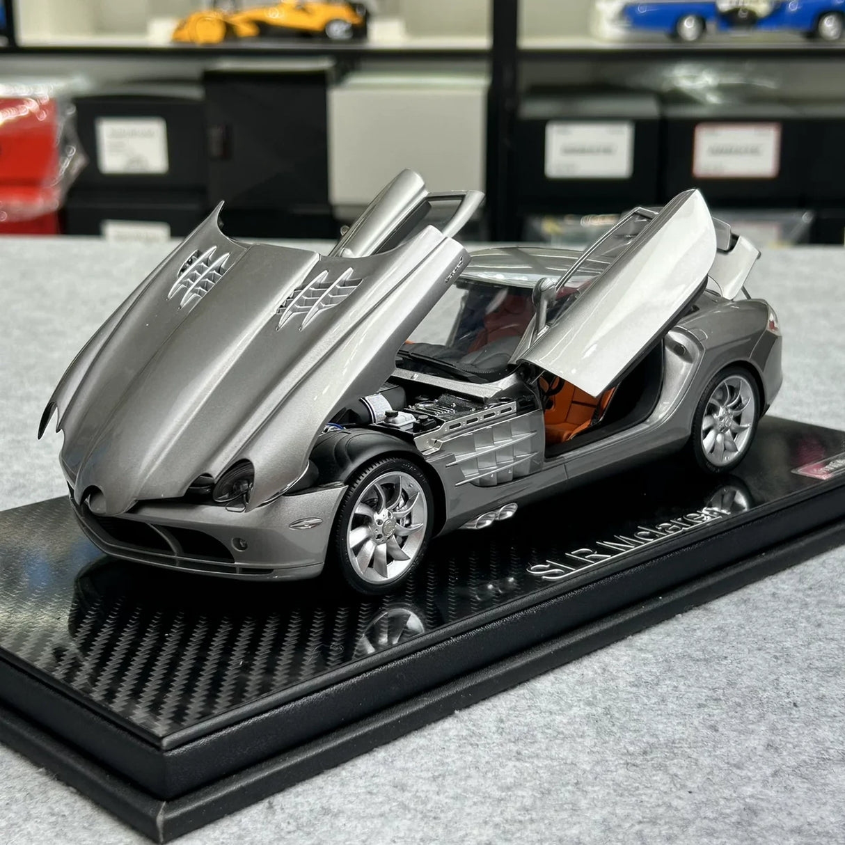 FrontiArt Mercedes-Benz 2003 SLR McLaren Silver 1:18 – Keräilyhartsimallihartsi