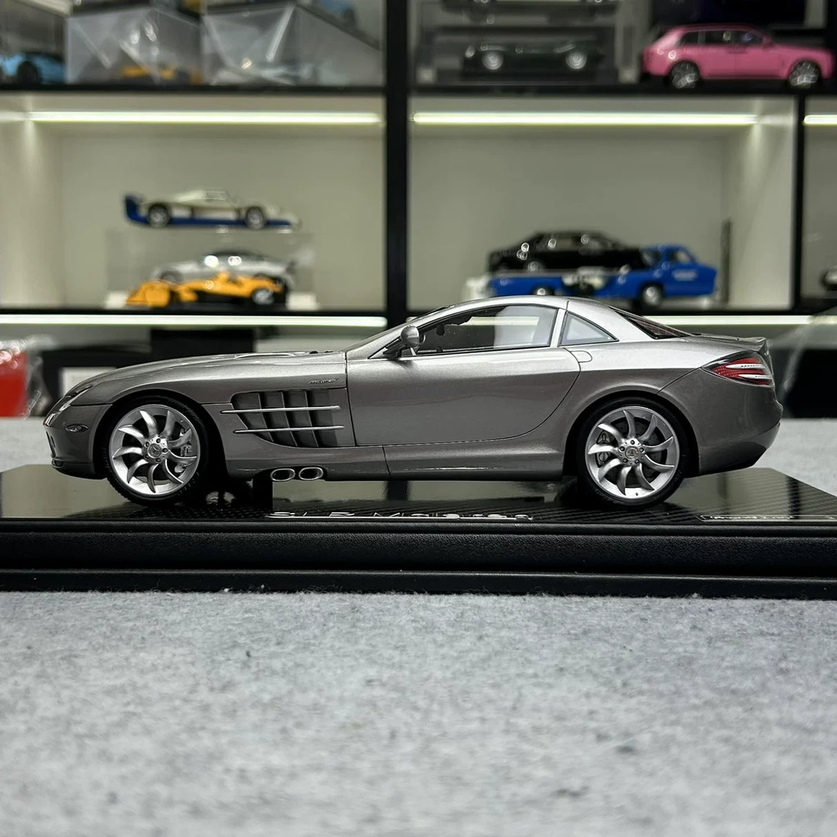FrontiArt Mercedes-Benz 2003 SLR McLaren Silver 1:18 – Keräilyhartsimallihartsi