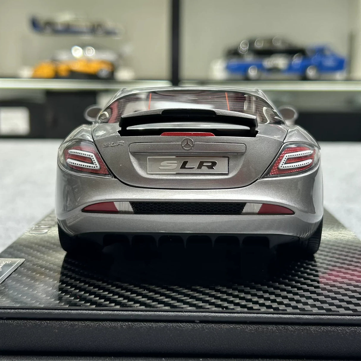 FrontiArt Mercedes-Benz 2003 SLR McLaren Silver 1:18 – Keräilyhartsimallihartsi