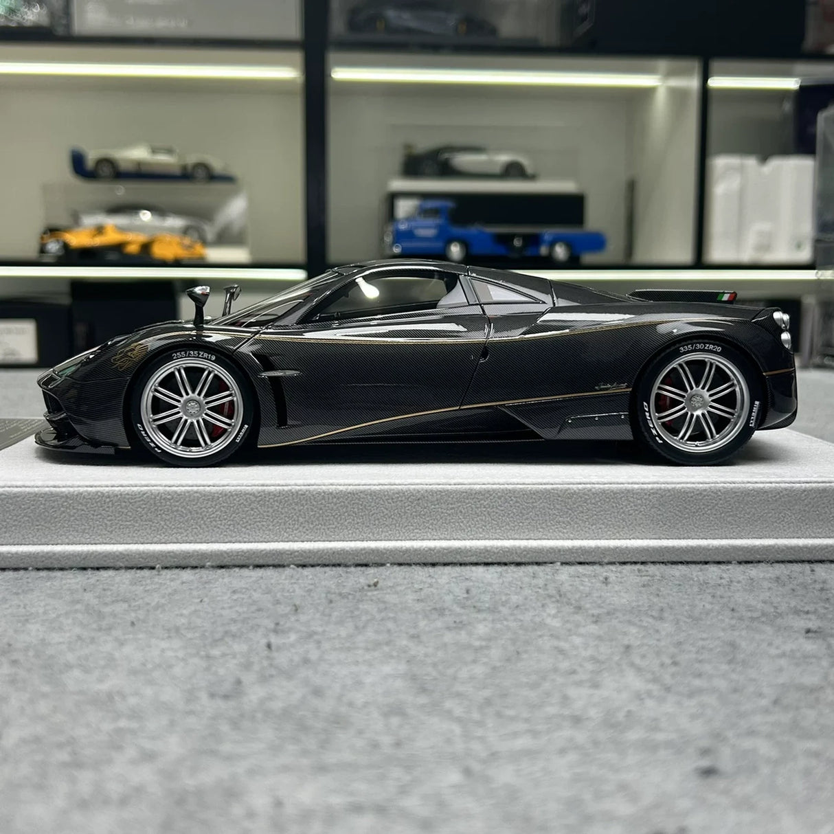 FuelMe Pagani 2016 Huayra Dinastia Baxia Black 1:18 – keräilyhartsimalli hartsi