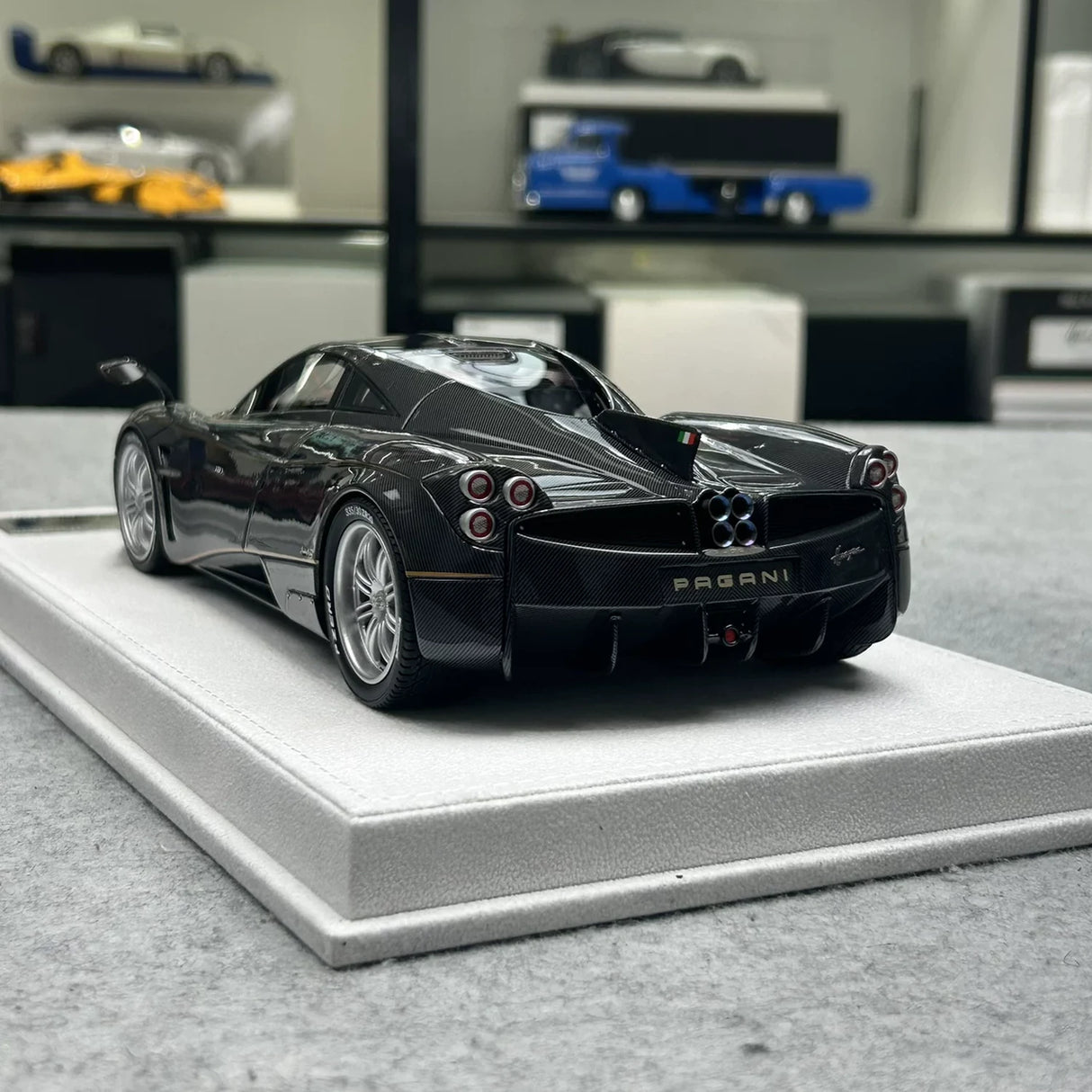 FuelMe Pagani 2016 Huayra Dinastia Baxia Black 1:18 – keräilyhartsimalli hartsi