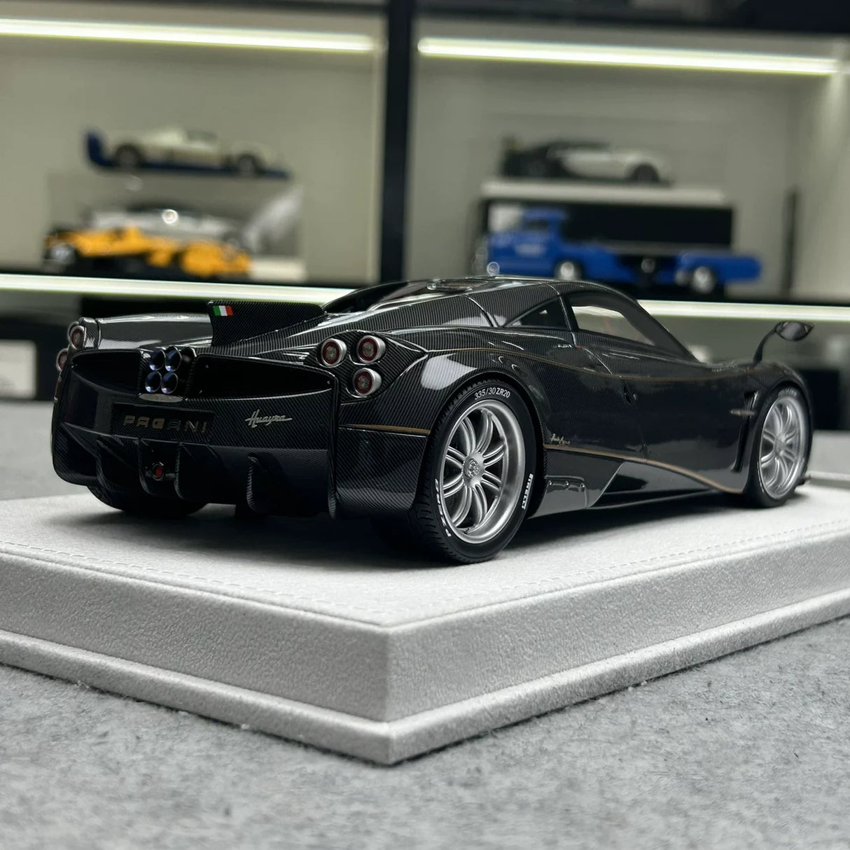 FuelMe Pagani 2016 Huayra Dinastia Baxia Black 1:18 – keräilyhartsimalli hartsi