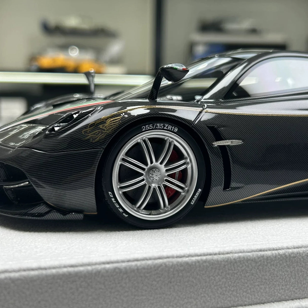 FuelMe Pagani 2016 Huayra Dinastia Baxia Black 1:18 – keräilyhartsimalli hartsi
