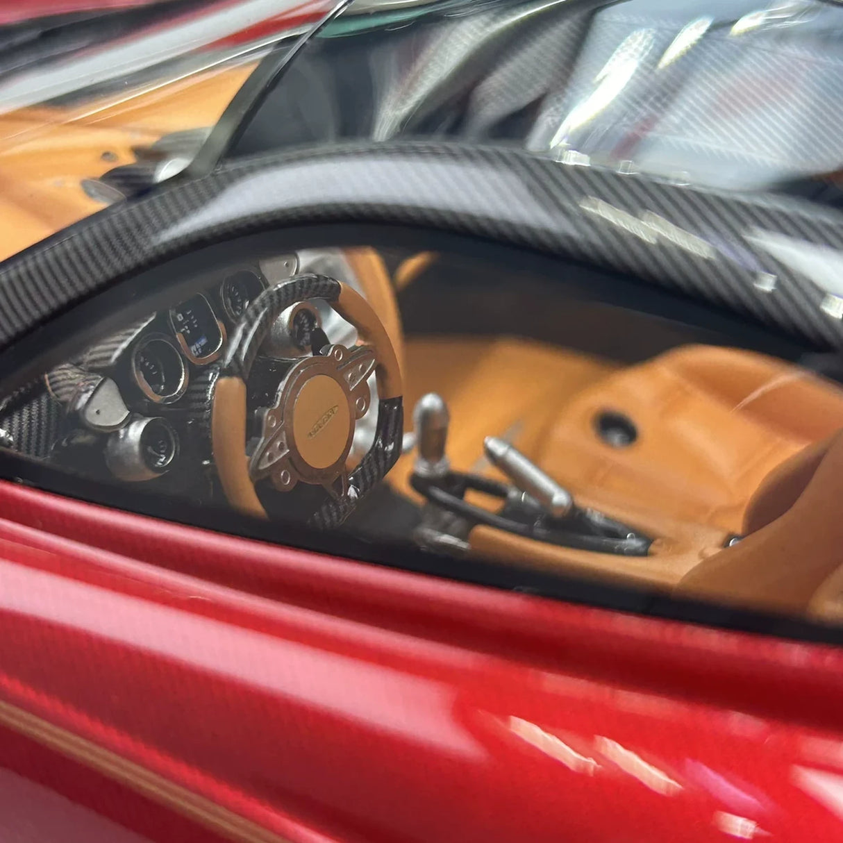 FuelMe Pagani 2016 Huayra Dinastia Baxia Red 1:18 – Resina modello in resina collezionabile