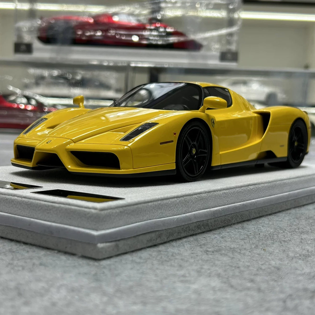 GAVIN Ferrari 2002 Enzo Yellow 1:18 – Resina da collezione per modelli in resina