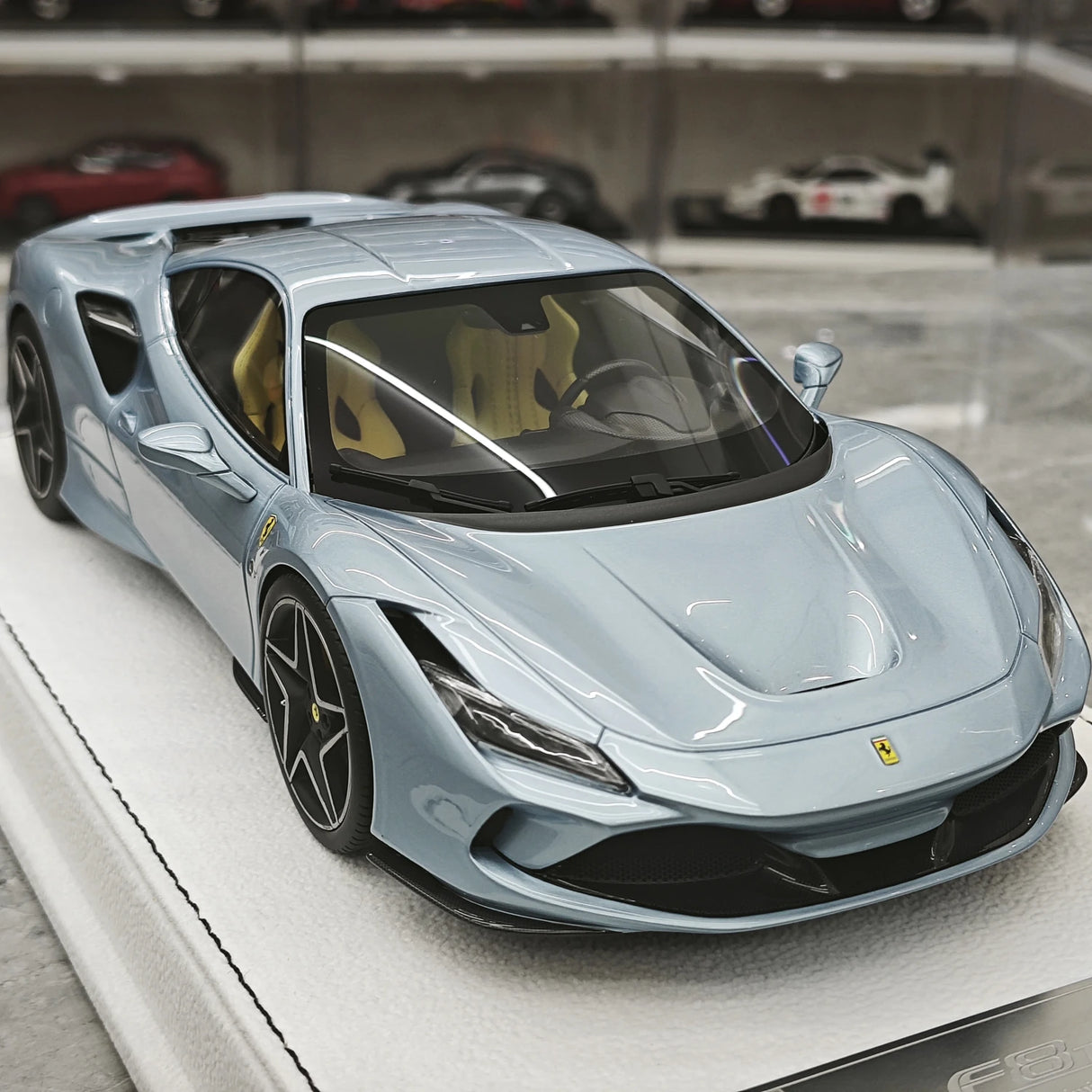 GH Ferrari 2019 F8 Tributo Ice Blue 1:18 – samlarobjekt resinmodellresin
