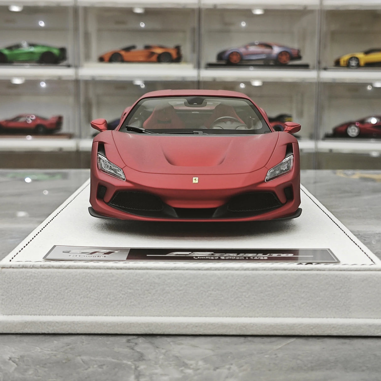 GH Ferrari 2019 F8 Tributo Matte Red 1:18 – Sammelobjekt-Resin-Modellharz