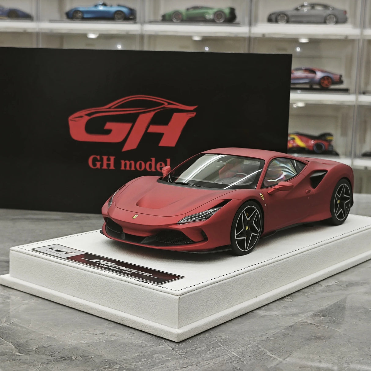 GH Ferrari 2019 F8 Tributo Matte Red 1:18 – Sammelobjekt-Resin-Modellharz