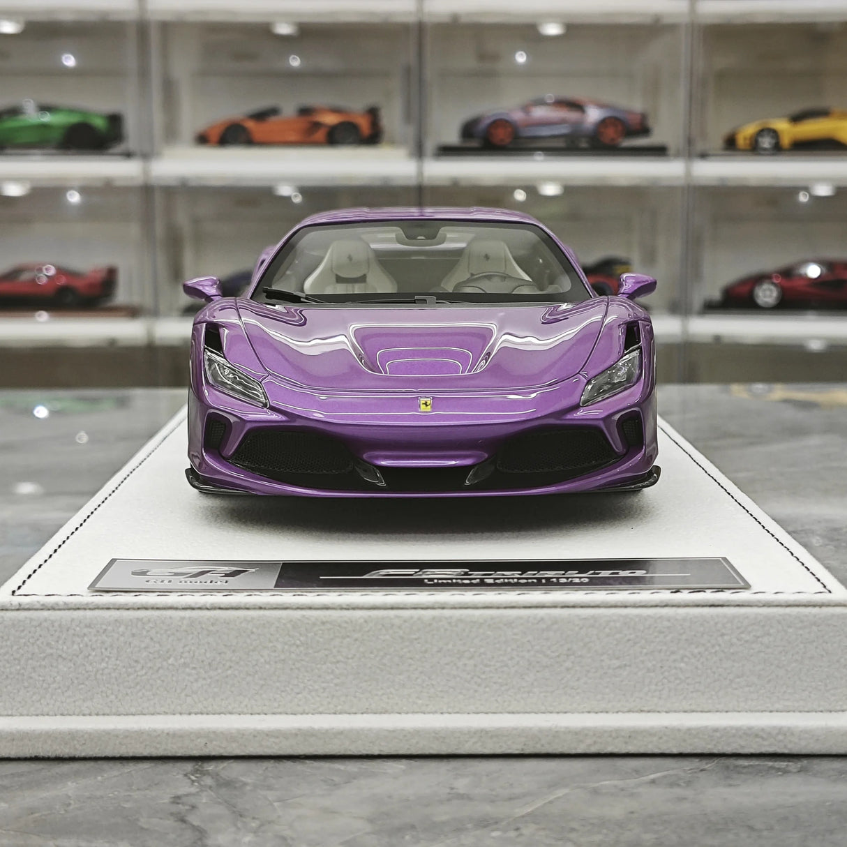 GH Ferrari 2019 F8 Tributo Purple 1:18 – Samlarresin-modellresin