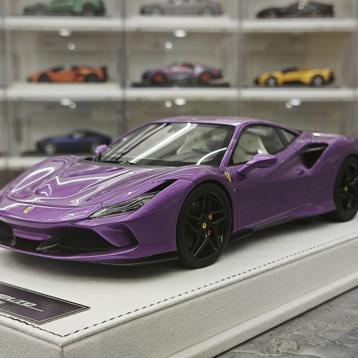 GH Ferrari 2019 F8 Tributo Purple 1:18 – Samlarresin-modellresin