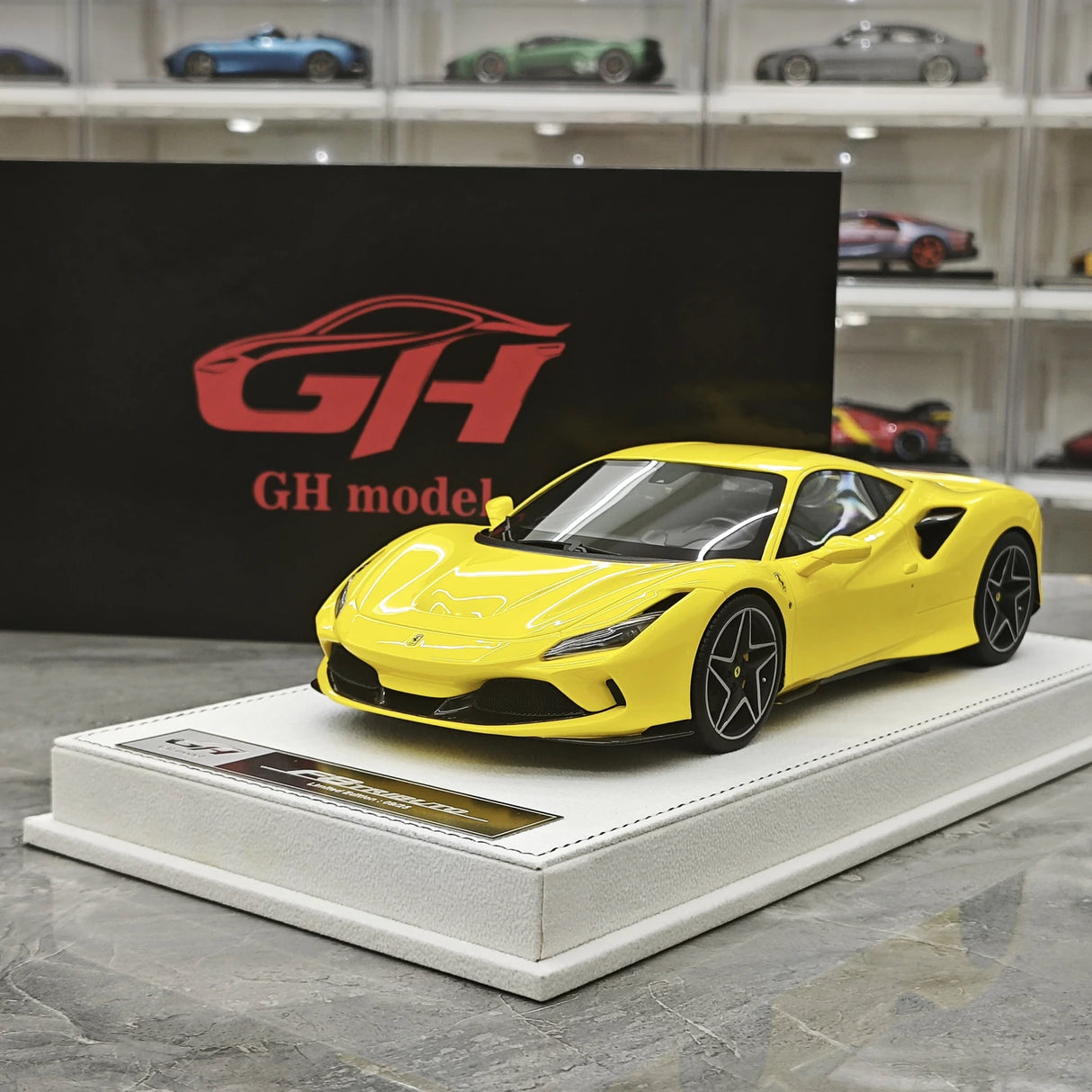 GH Ferrari 2019 F8 Tributo Yellow 1:18 – samlarobjekt resinmodellresin