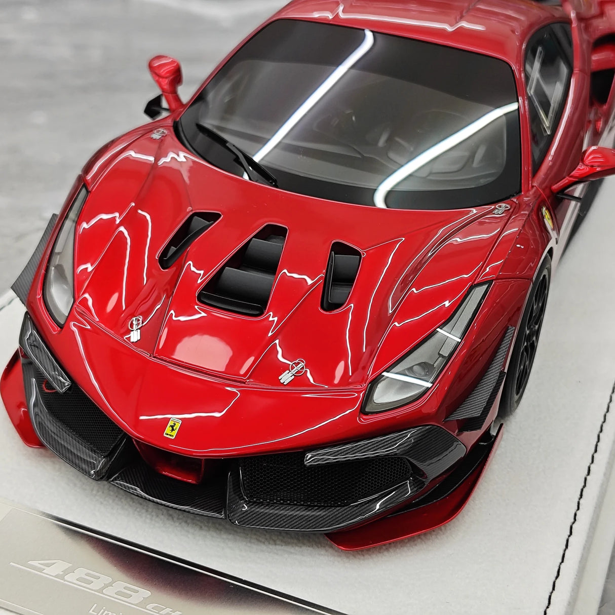 GH Ferrari 2020 488 تحدي EVO المعدني الأحمر 1:18 – راتنج نموذجي قابل للجمع