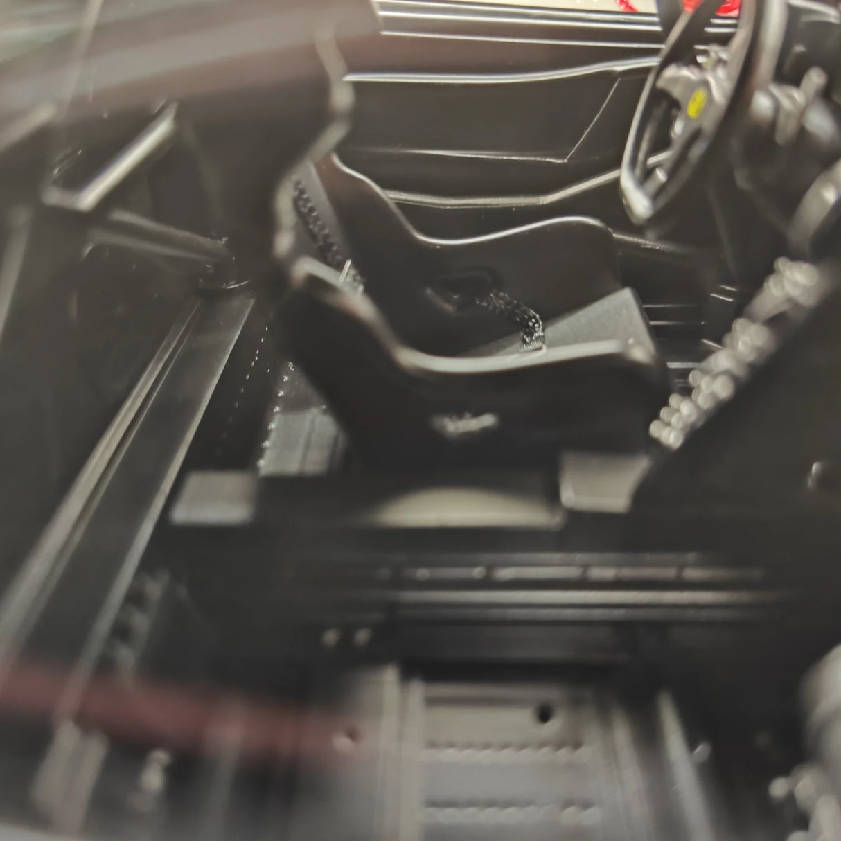 GH Ferrari 2020 488 تحدي EVO المعدني الأحمر 1:18 – راتنج نموذجي قابل للجمع