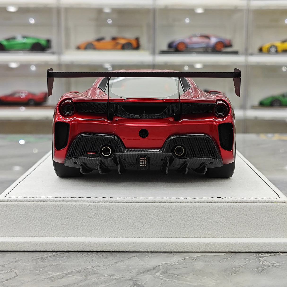 GH Ferrari 2020 488 تحدي EVO المعدني الأحمر 1:18 – راتنج نموذجي قابل للجمع