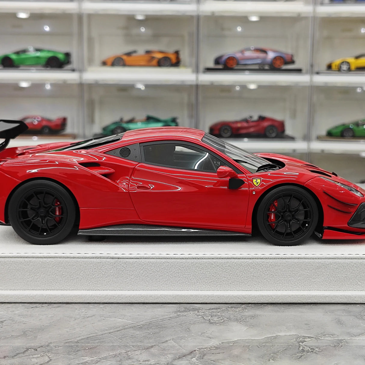 GH Ferrari 2020 488 تحدي EVO ريد 1:18 – نموذج راتنج قابل للجمع