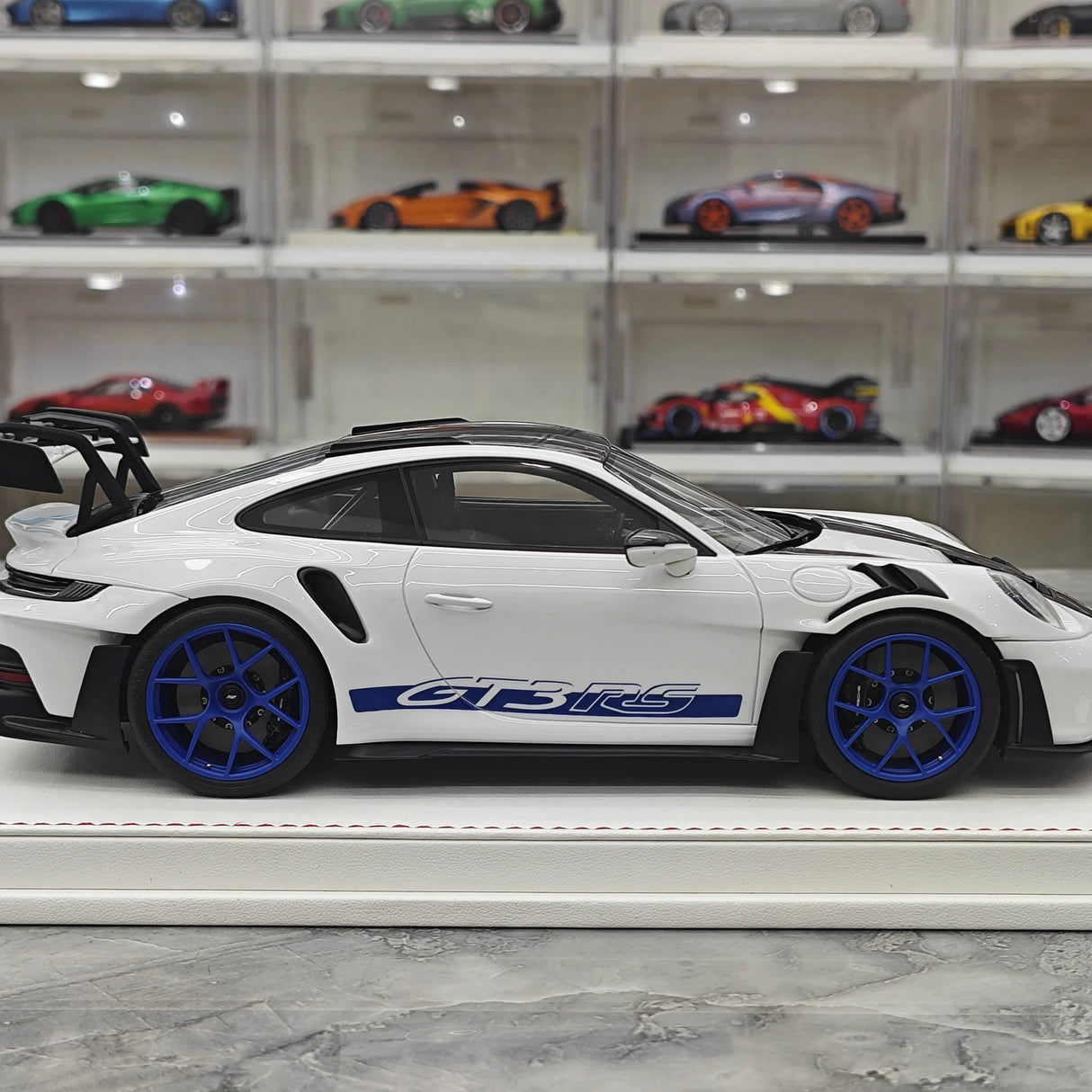 GH Modelo Porsche 2026 911 9920,2 GT3 RS Cinzento 1:18 – Resina Modelo de Resina Colecionável