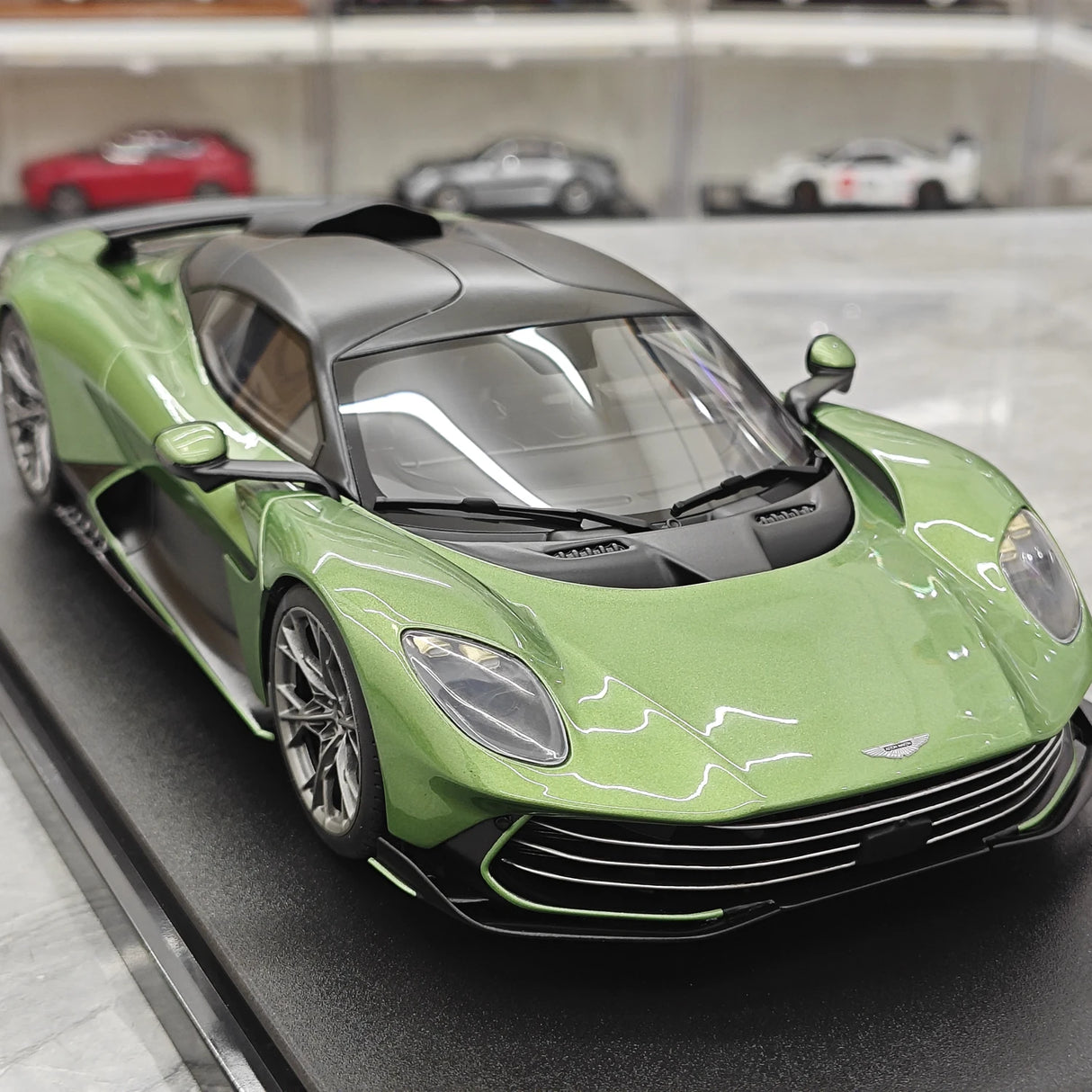 GT Spirit Aston Martin 2025 Valhalla Green 1:18 – Resina modello in resina collezionabile