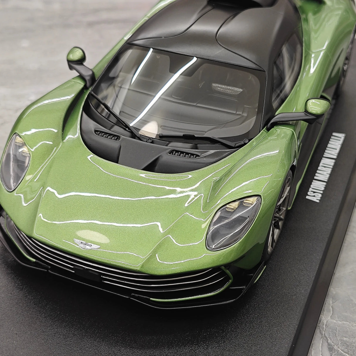 GT Spirit Aston Martin 2025 Valhalla Green 1:18 – Resina modello in resina collezionabile