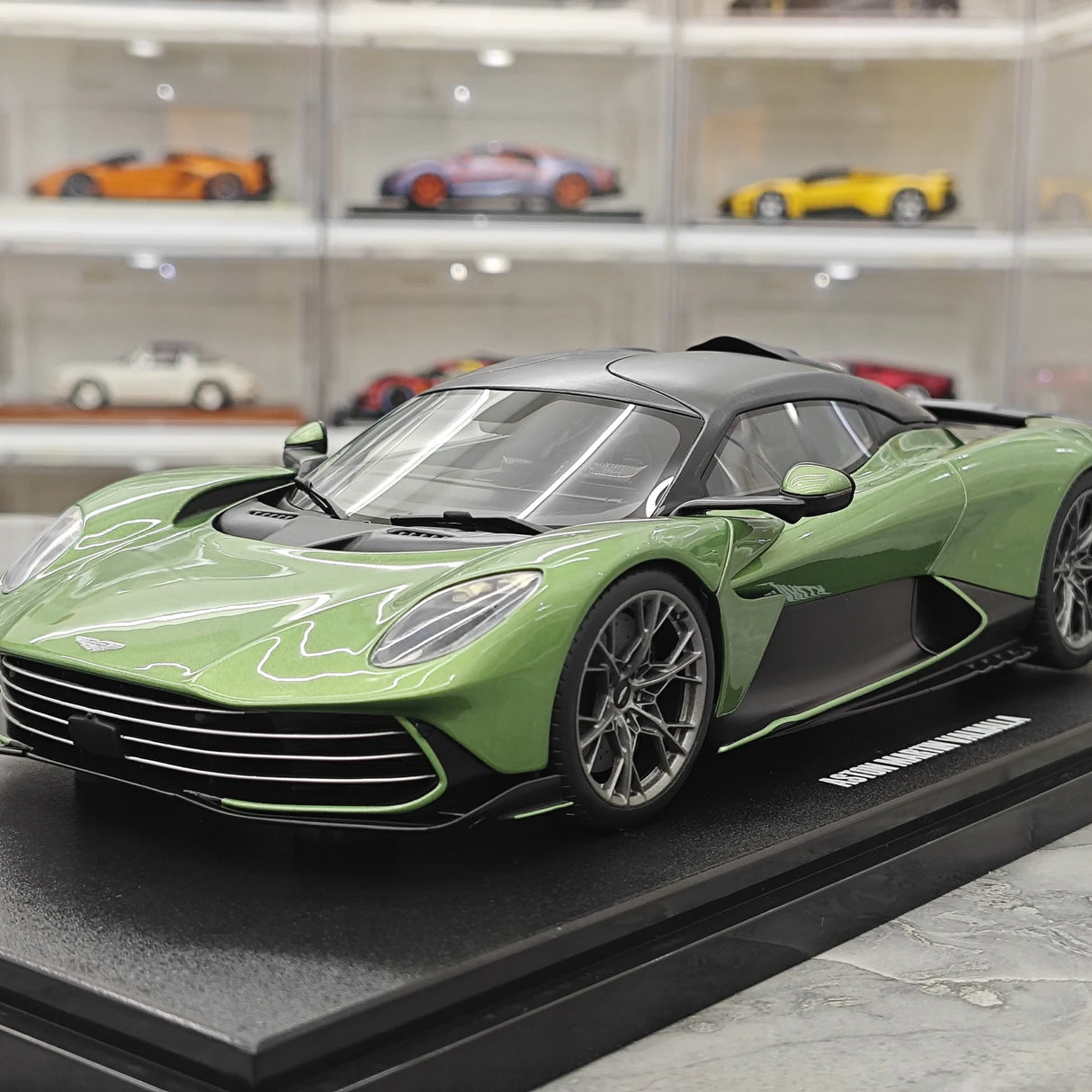 GT Spirit Aston Martin 2025 Valhalla Green 1:18 – Resina modello in resina collezionabile